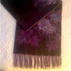 Super soft women’s scarf in lavender and gray tones